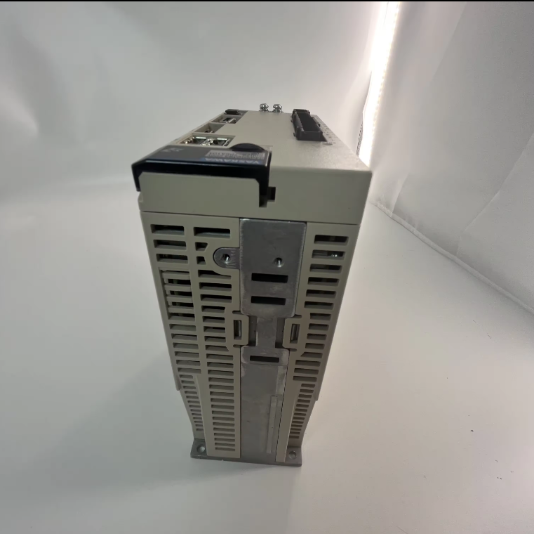 YASKAWA AC SERVO DRIVE SGD7S-7R6A10A202